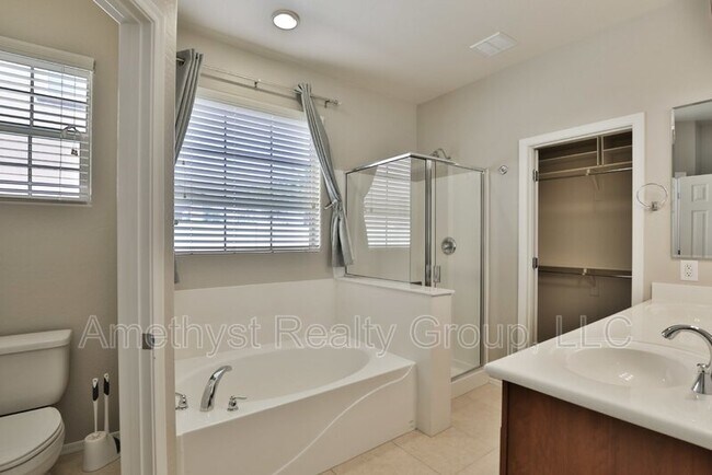 Building Photo - 15068 W Glenrosa Ave