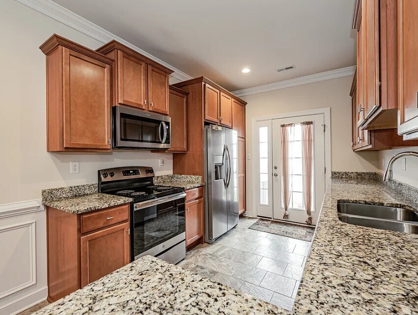 Building Photo - 7380 Pebble Lake Dr