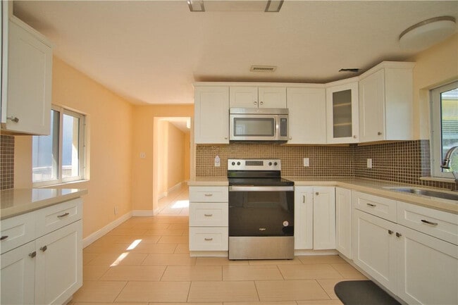 Building Photo - 412 SW 13th St