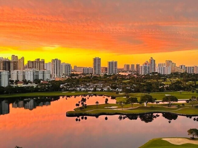 Building Photo - 3625 N Country Club Dr