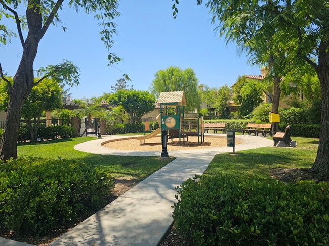 Building Photo - 2862 Echo Springs Dr