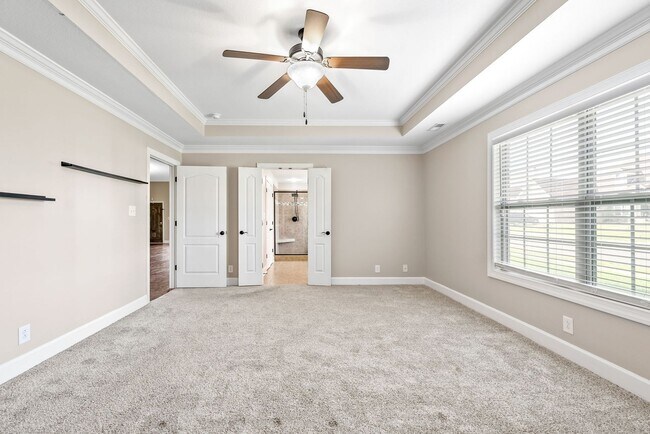 Building Photo - Pet Friendly Three Bedroom with Bonus!