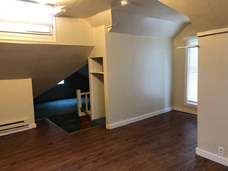 Building Photo - 415 NE Howard St