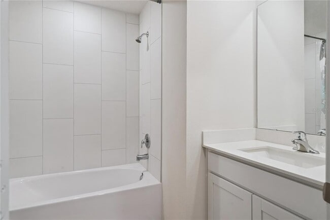 Building Photo - 12965 Del Lago Dr