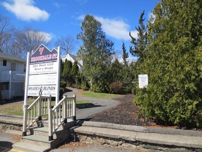 Building Photo - 7 Brookdale St