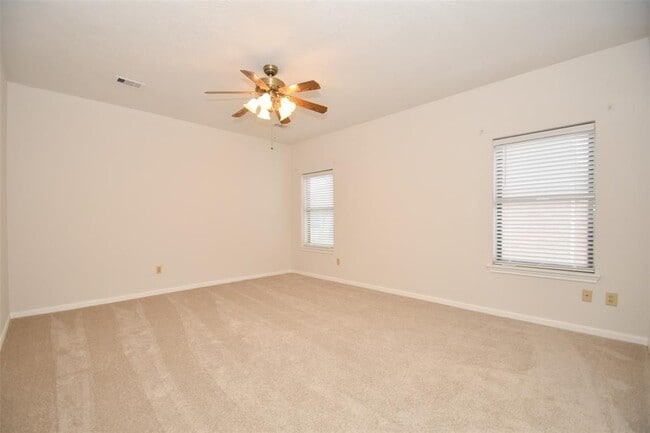 Building Photo - 7614 Club Lake Dr