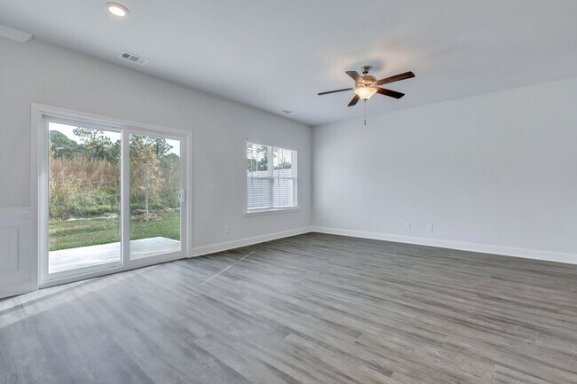 Building Photo - $500 off 1st month's rent with a move-in date in the month January 2026!!! Modern Executive End-U...