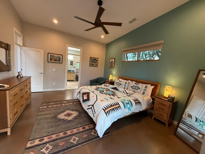 Building Photo - 105 Rojo Dr