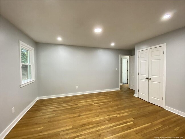Building Photo - 290 Lemont Dr