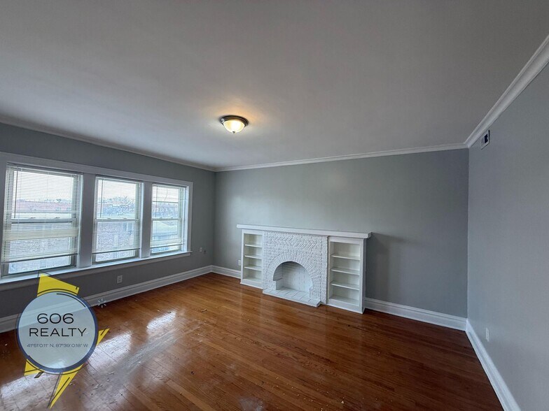 Building Photo - 2140 Clarence Ave