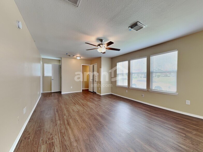 Building Photo - 6114 Elton Knolls St