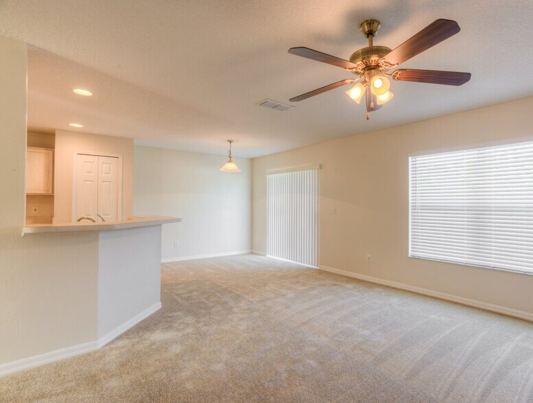 Building Photo - 2217 Heathwood Cir