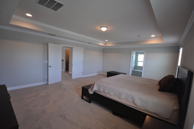 Building Photo - Large Home at Work Golf Village