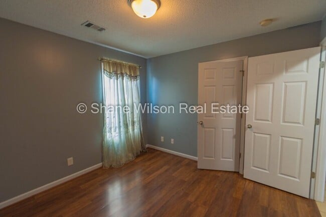 Building Photo - 216 Periwinkle Way