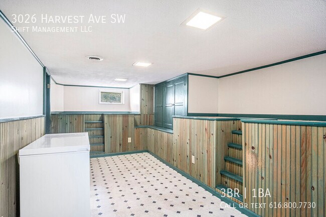 Building Photo - 3026 Harvest Ave SW