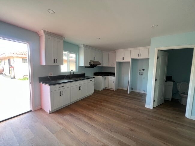 Building Photo - Brand new constructed! Triplex, 2 bedroom 1 bath