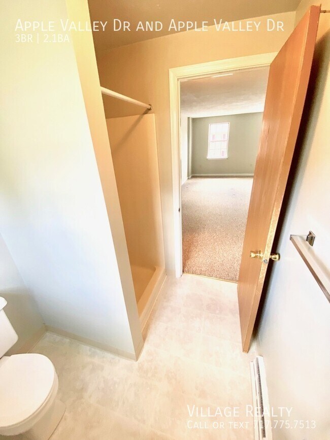 Building Photo - 818 Apple Valley Dr