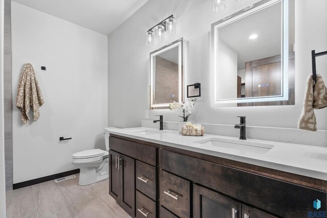 Building Photo - 1113 S Foss Ave