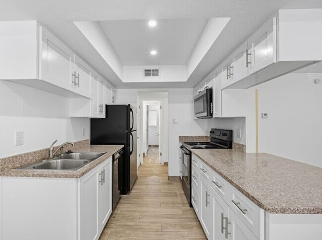 Building Photo - 6700 Escondido Dr