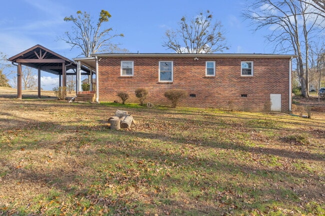 Building Photo - Well maintained 3BR, 1BA single family home with yard, carport and storage shed on quiet road in ...