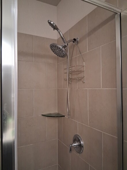 Building Photo - 6307 Southern Cross Dr