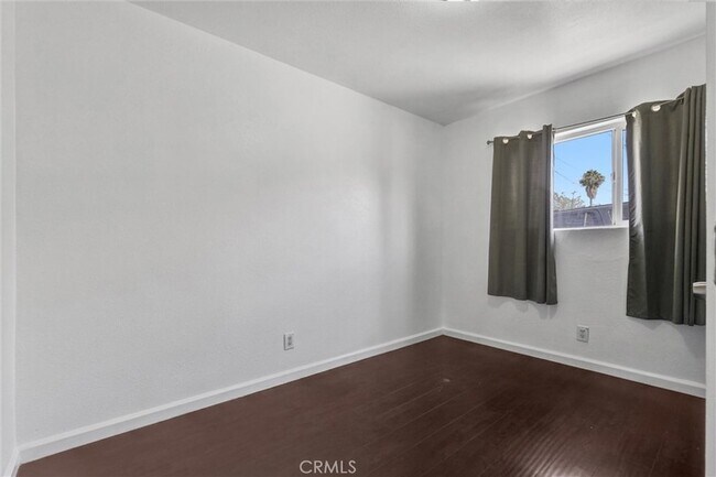 Building Photo - 1401 E 118th St