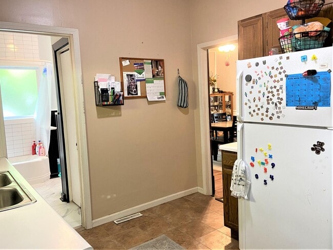 Building Photo - 325 Union St