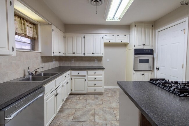 Building Photo - 4646 Sierra Madre Dr