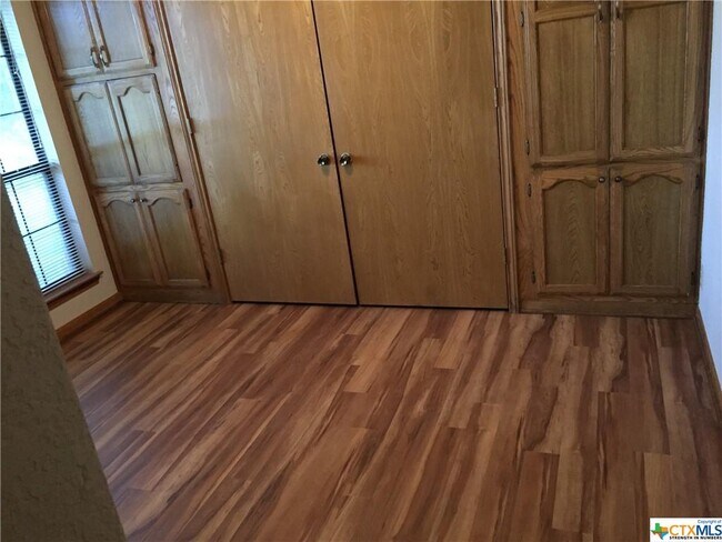 Building Photo - 601 Ridgecrest Dr