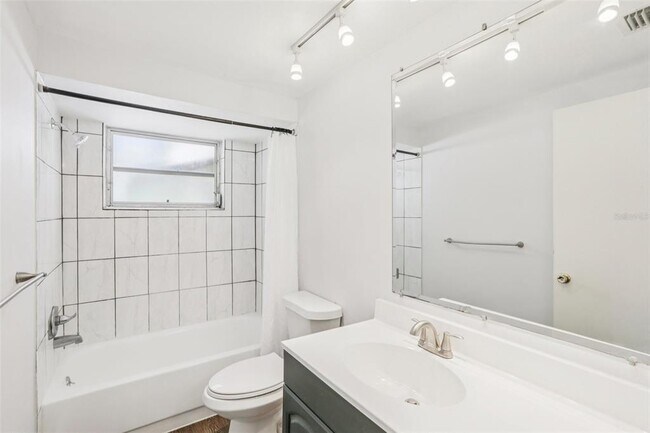 Building Photo - 4015 Litchfield Dr