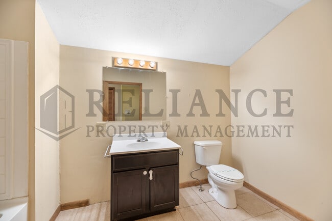 Building Photo - 203 N Ohio St