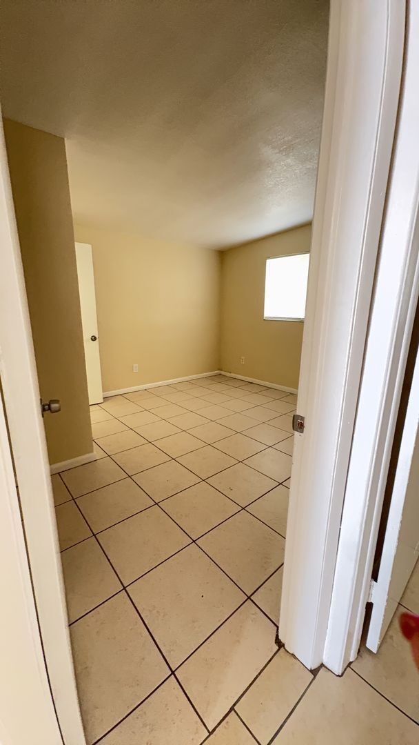 Building Photo - 3 Bedroom 1.5 Bathroom Home For Rent -Corner lot / Fenced