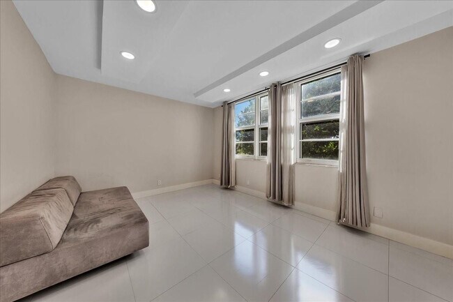 Building Photo - 3520 Oaks Way