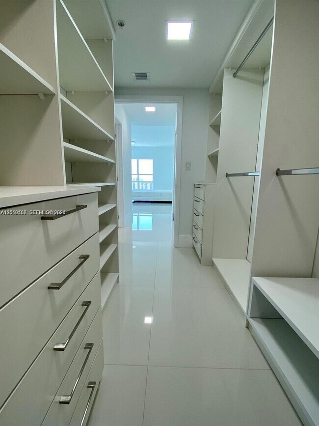 Building Photo - 400 Sunny Isles Blvd