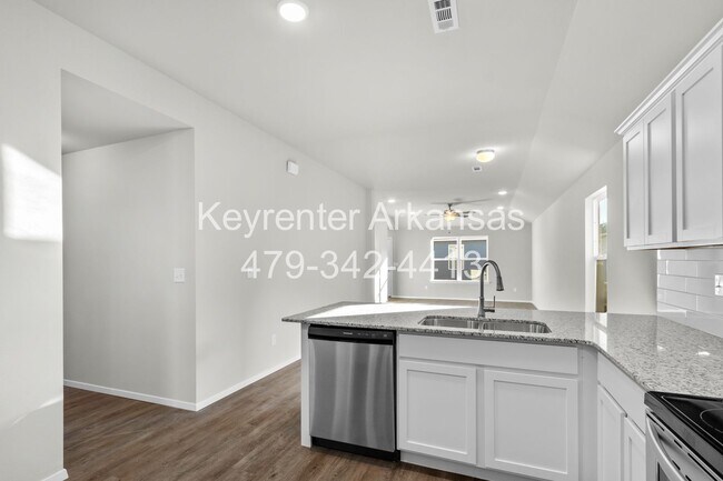 Building Photo - Brand new 3 bedroom, 2 bathroom home in Fayetteville, Arkansas