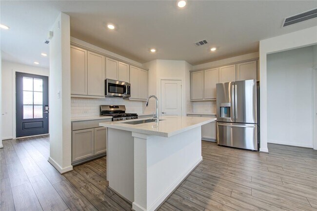 Building Photo - 7715 Primrose Myrtle Ln
