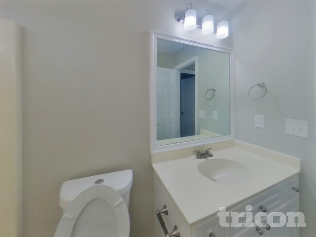 Building Photo - 121 Willowleaf Ln