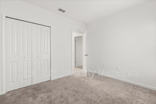 Building Photo - 1725 White Water Ct