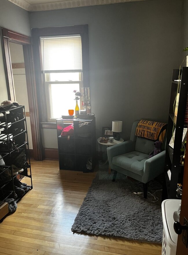 Building Photo - 1579 N Warren Ave