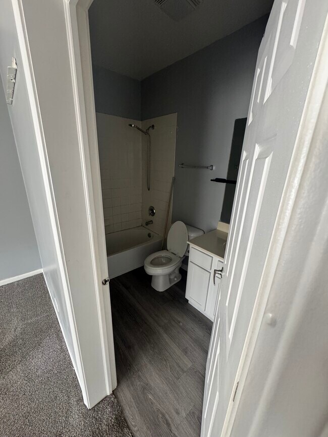 Building Photo - 1900 N Laramie Ave