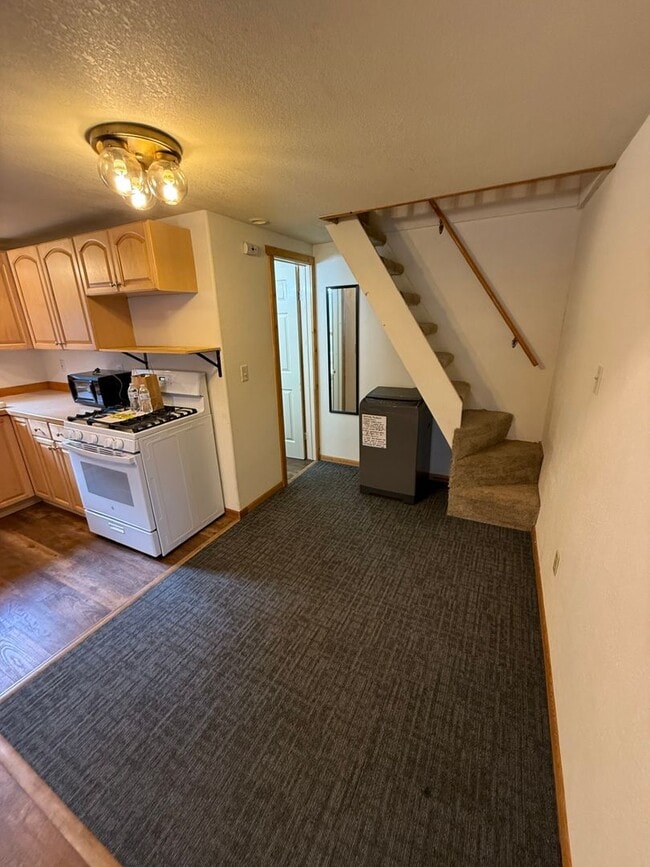 Building Photo - Cozy Guest House in Semi-Rural Location w/...