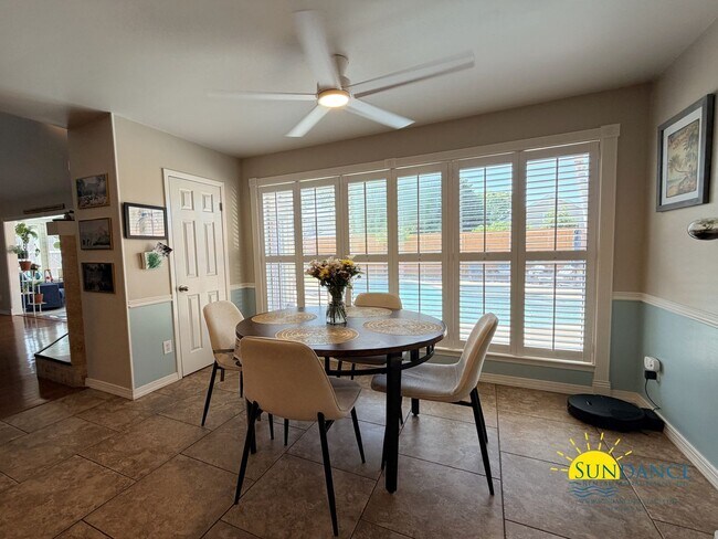 Building Photo - Stunning 5 Bedroom Home in Mary Esther with Beach Access, Pool and Solar Panels!