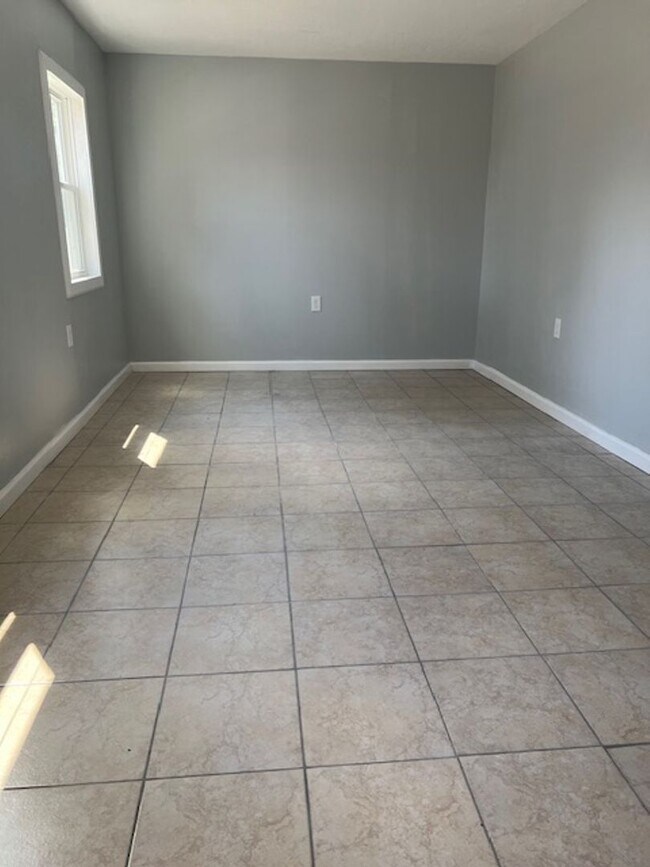 Building Photo - 33 Leland Ave