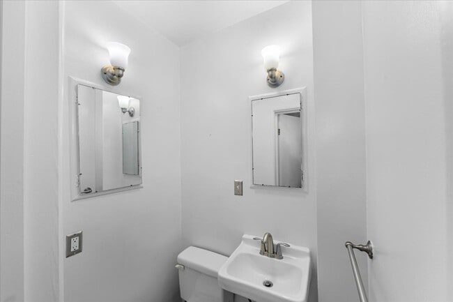 Building Photo - 9059 Carson St