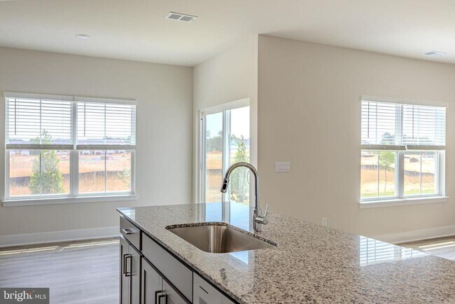 Building Photo - 115 Haida Ln