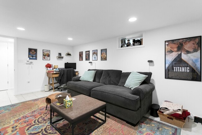Building Photo - 157 Rumson Rd