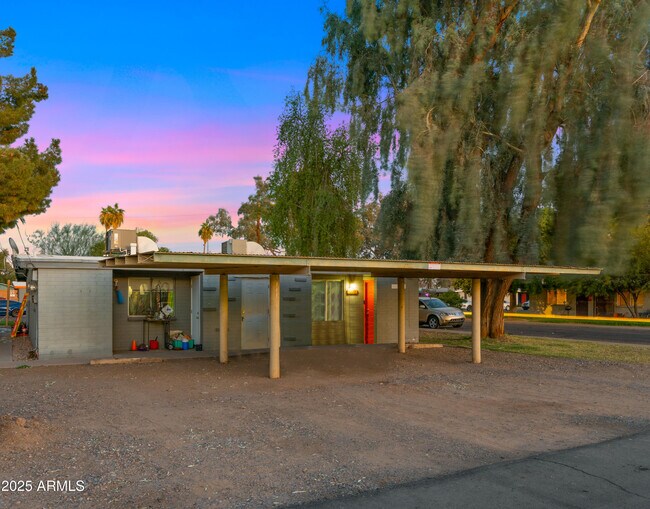 Building Photo - 908 S Mariana St