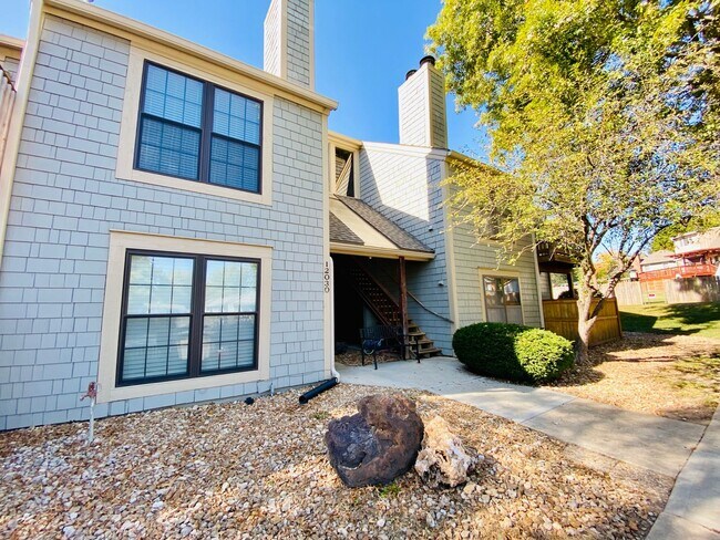 Building Photo - {12030 - F}  Updated Condo in Fantastic Location + Top Floor + Covered Parking Included + Private...