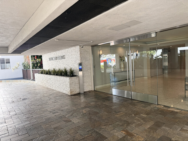 Front of Building - 8530 Holloway Dr
