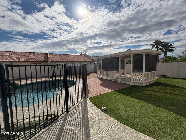 Building Photo - 6121 E Hermosa Vista Dr